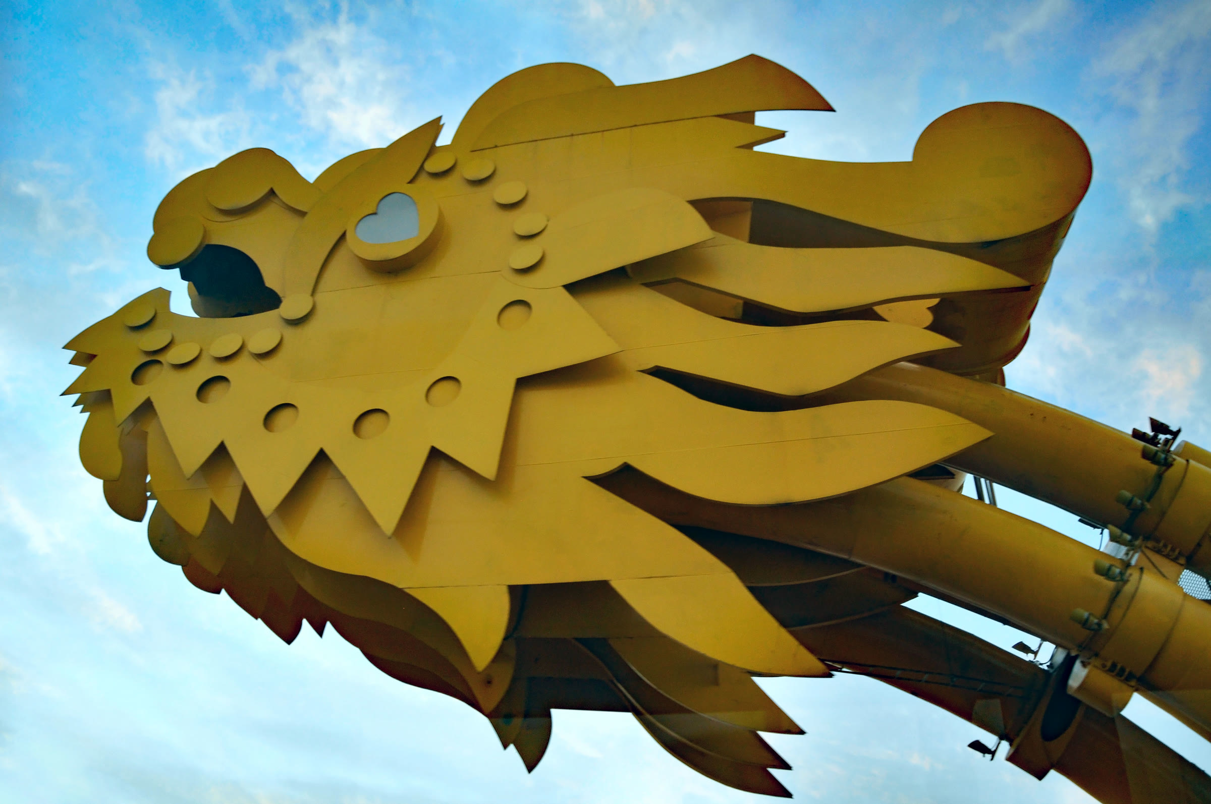 Dragon Bridge через реку Hàn в Дананге