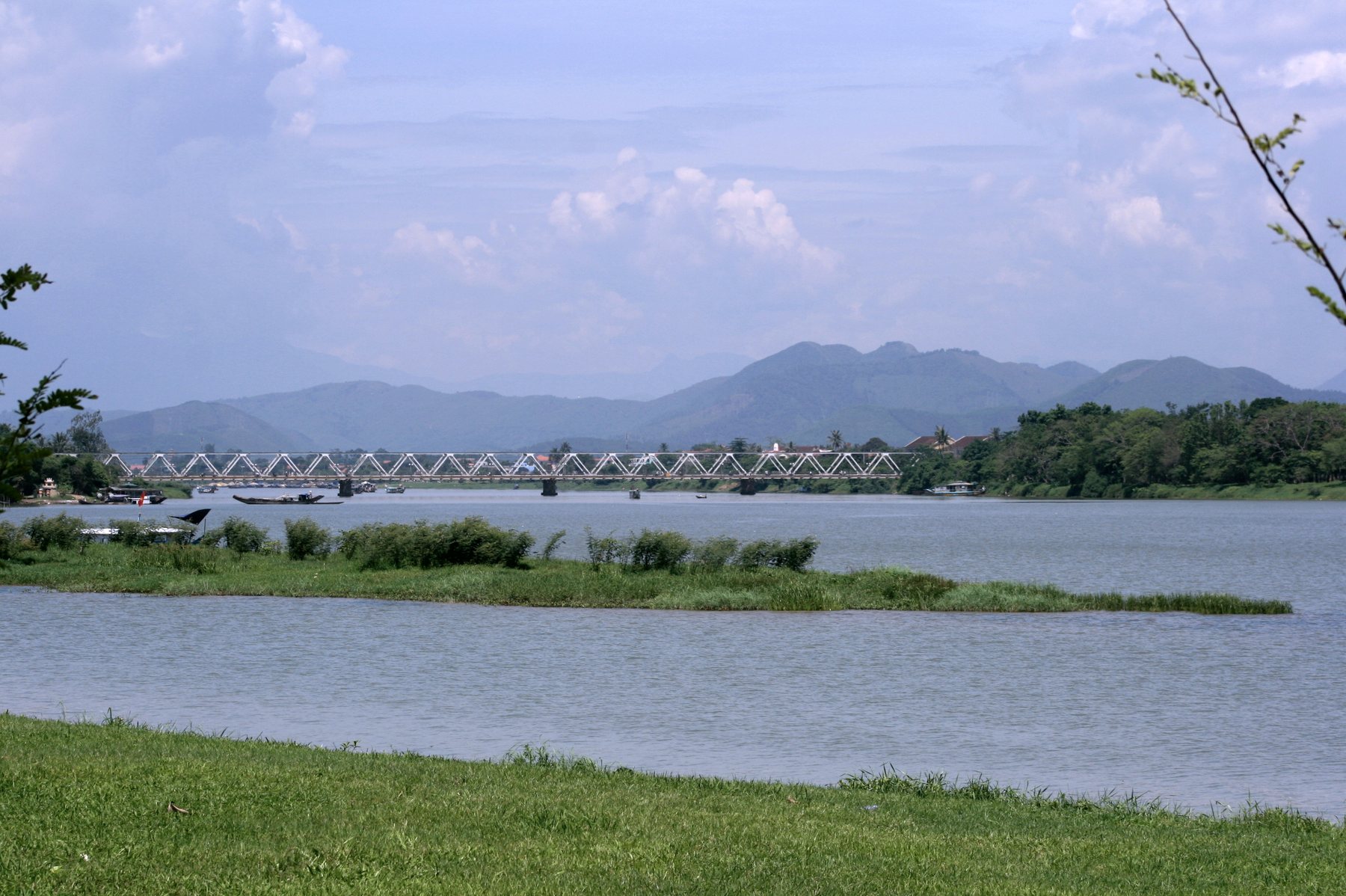 Река Hương в Huế