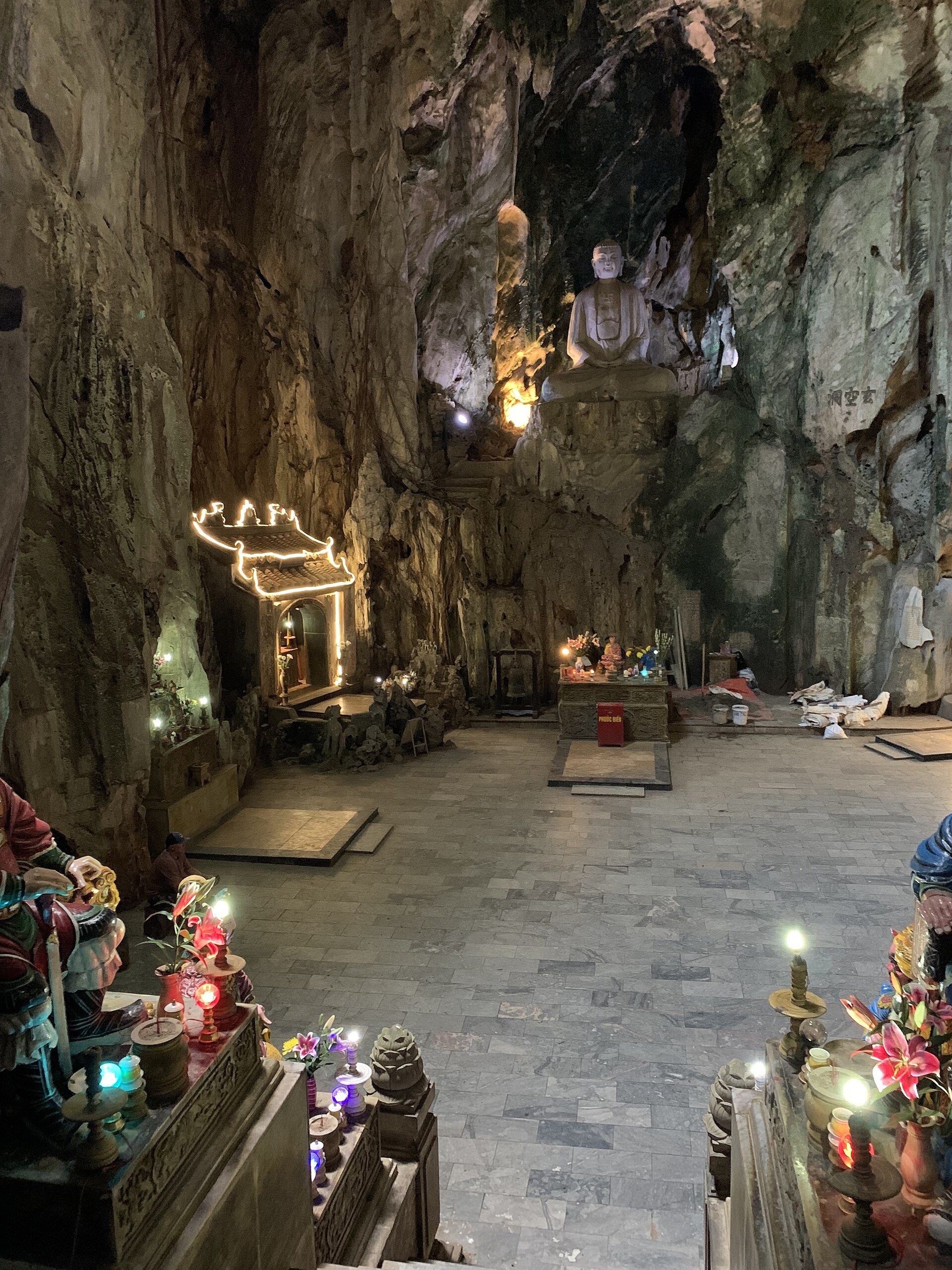 Пещера Huyền Không в Ngũ Hành Sơn